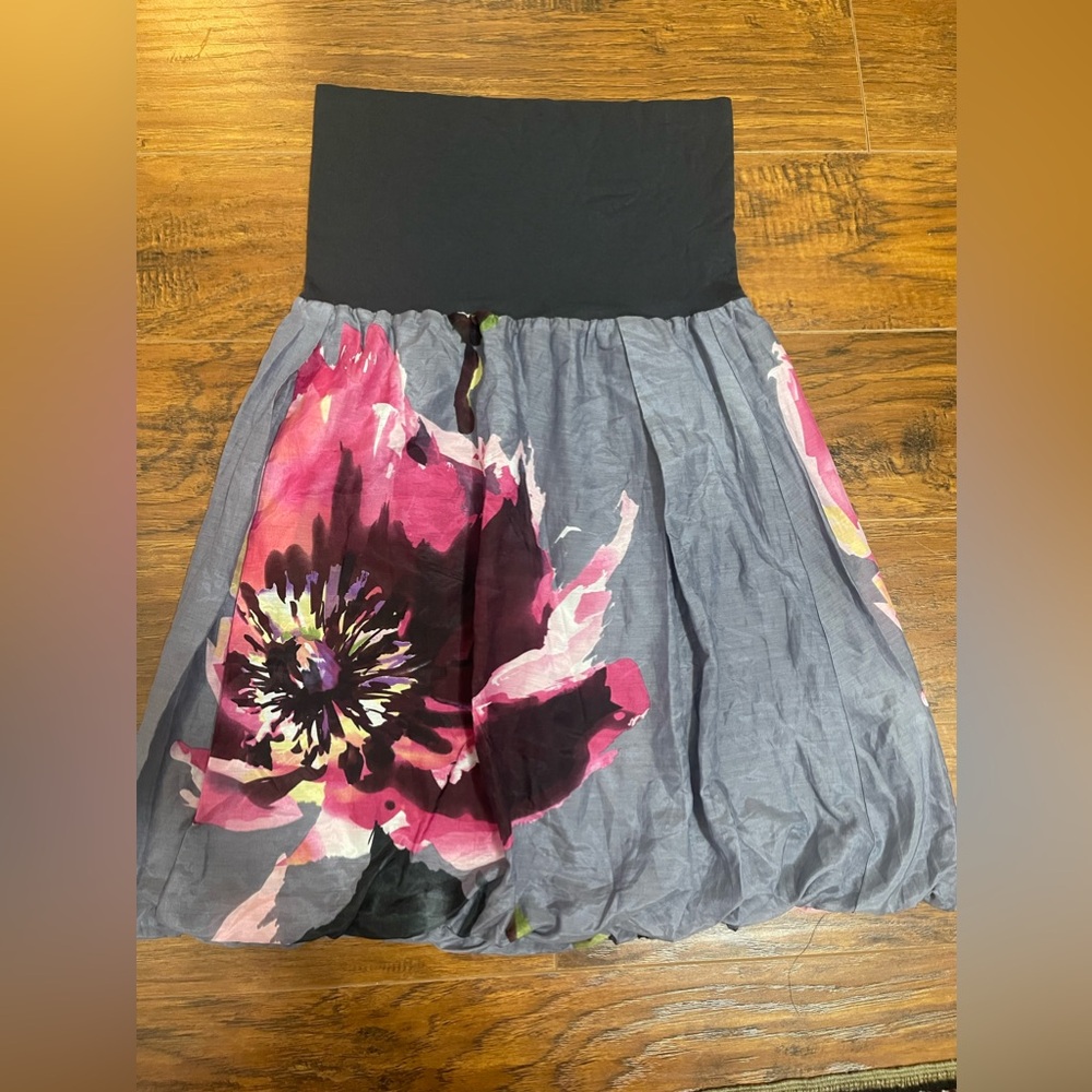 Linea Domani Silk Blend Floral Size
Medium Midi Skirt New missing tag